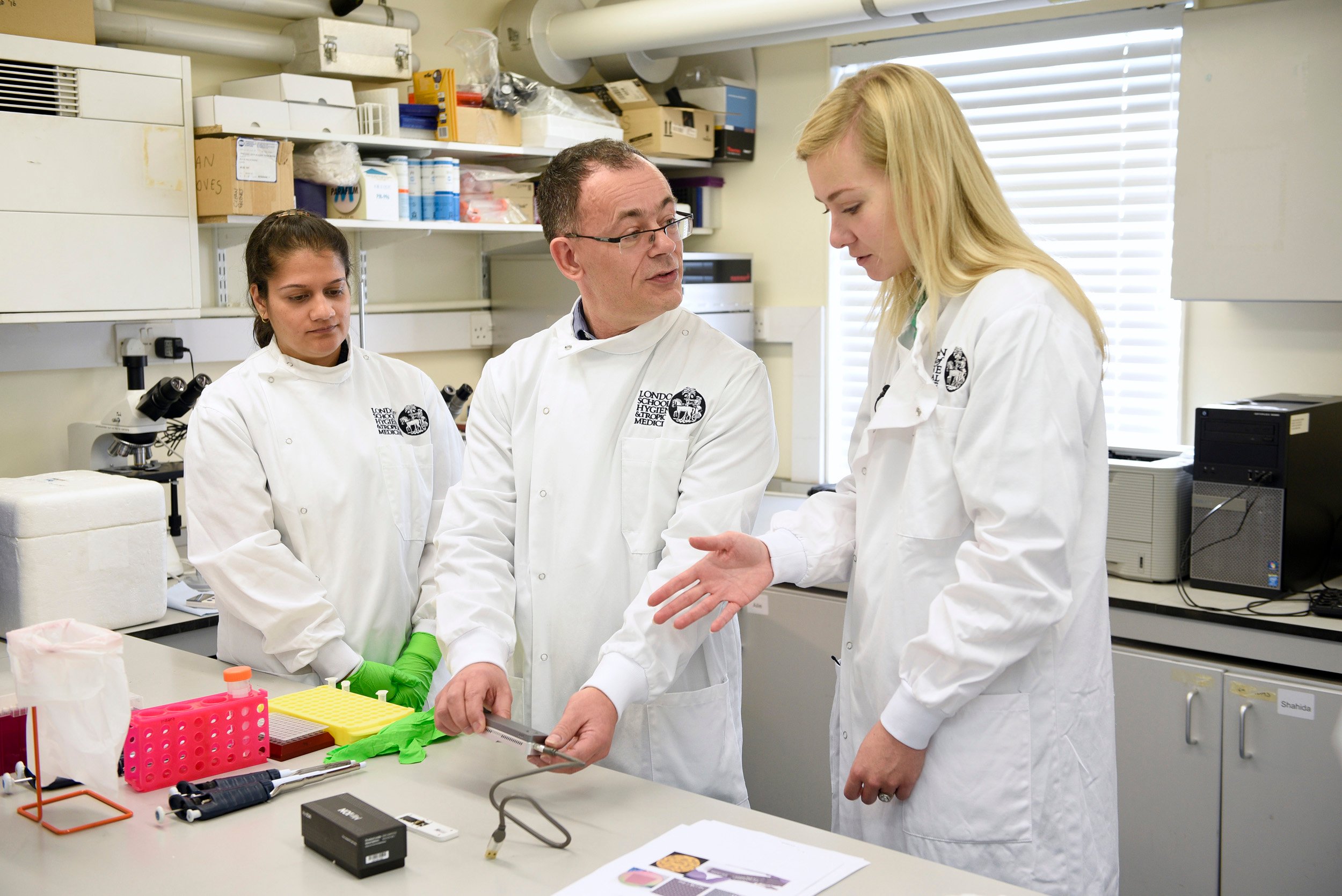 Former Public Health Minister, Nicola Blackwood meets Martin Hibberd and Sonal Shah on a visit to LSHTM to launch the UK-PHRST in 2016. Credit: London School of Hygiene &amp; Tropical Medicine/ Anne Koerber