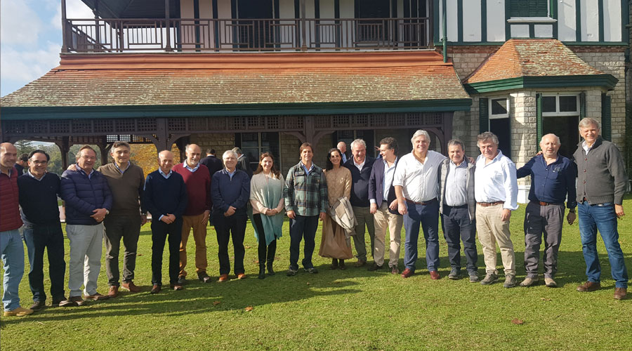 Karina Rando with all the Ministries of Uruguay and the President in Anchorena house