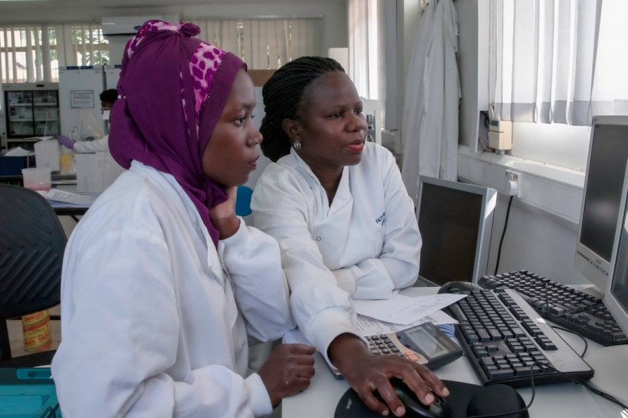 Researchers in a laboratory, MRC/UVRI &amp; LSHTM Uganda Research Unit, Entebbe, Uganda