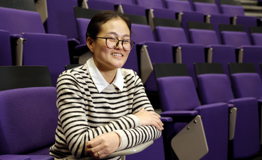 Noidavanh sat in a lecture theatre.